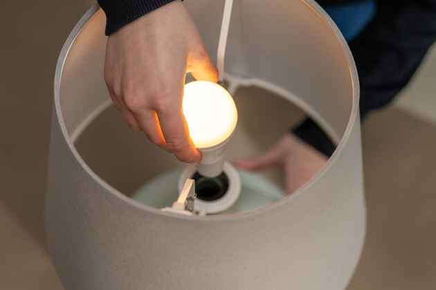 Opojné osvětlení: proměňte demižon ve stylovou lampu