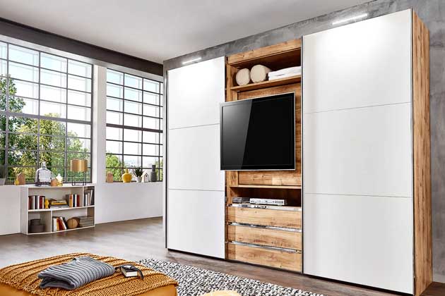 Šatní skříň s TV panelem Magic v provedení dekor prkenný dub a bílá, cena 29 204 Kč