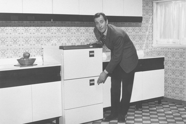 Na počátku byla dílna, pár vizionářů a touha usnadnit ženám péči o domácnost. Dnes Candy slaví 80 let na trhu a ne