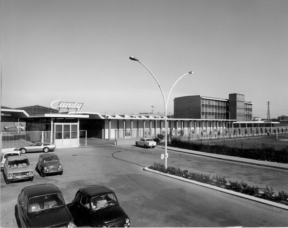 Na počátku byla dílna, pár vizionářů a touha usnadnit ženám péči o domácnost. Dnes Candy slaví 80 let na trhu a ne