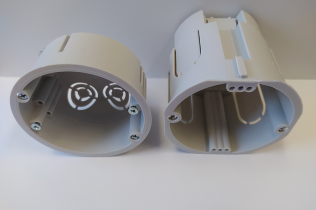 Různé typy domovní elektroinstalace vyžadují odlišnou hloubku instalačních krabic.  