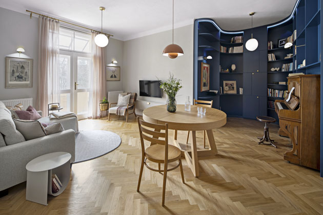 Byt v pražské Bubenči má sám o sobě takové kouzlo, že tam prý bylo dobře i řemeslníkům, kteří se na projektu podíleli 