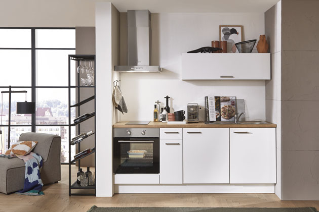 Jednoduchá sestava Elements, provedení alpská bílá mat s kovovými detaily