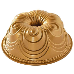 Forma na bábovku Chiffon Gold, masivní litý hliník s nepřilnavým povrchem, objem 2,4 l, cena 1 699 Kč