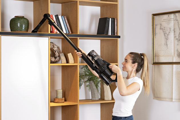 Tyčový vysavač SVC 9879 4v1 , provozní doba 70 min., cena 9 999 Kč