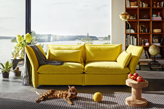 Odkládací stolek a stolička Model B z rodiny Cork, cena 11 475 Kč