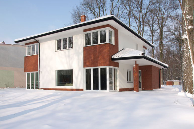 Jak v zimě ušetřit energie v rodinném domě – chytré tipy, které fungují