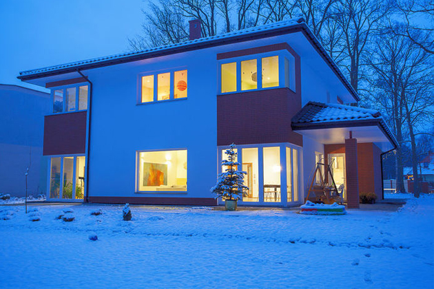 Jak v zimě ušetřit energie v rodinném domě – chytré tipy, které fungují