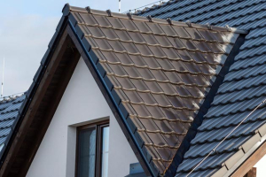 Drážková pálená taška Contiton 12 s hlubokým dvojitým drážkováním v odstínu glazura Amadeus černá, www.wienerberger.cz 