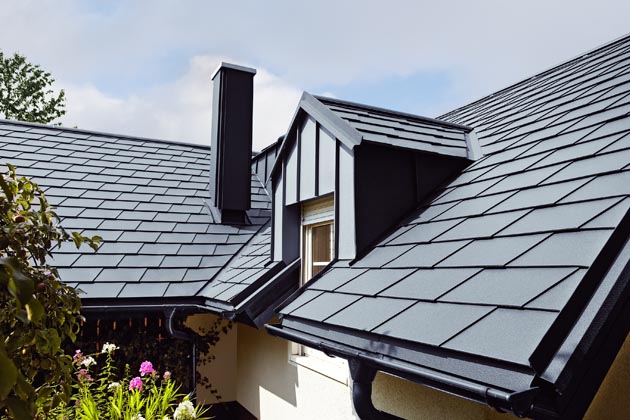 Střešní krytina z robustního hliníku, který se přizpůsobí každému tvaru a nekoroduje