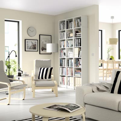 Jednoduchou knihovnu Billy si můžete poskládat z více dílů, rozměry jednoho dílu 237 × 28 × 40 cm,  cena 1 249 Kč