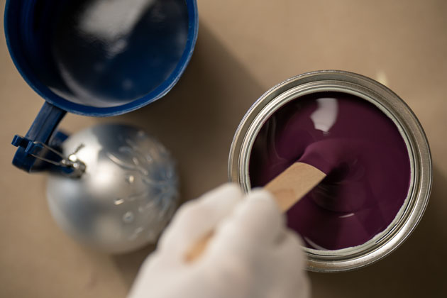 Vánoce v trendy barvách: jak na proměnu starých ozdob