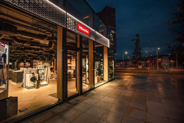 Německá prémiová značka domácích spotřebičů Miele slavnostně otevřela své nové Miele Experience Center o rozloze 250 m² v brněnském areálu bývalé textilní továrny Vlněna.