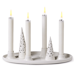 Adventní svícen Nobili, porcelán, 33 × 13 cm, výška 15,5 cm, cena 1 479 Kč, www.bonami.cz 