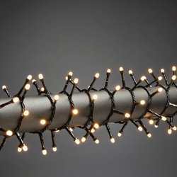 Světelný řetěz Compactlights  se 400 mikro LED, vydává ojíněné jantarové světlo, cena 1 390 Kč