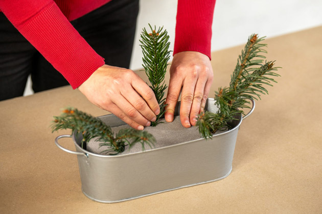 Jak oživit parapet v zimě? Vytvořte si zimní truhlík!