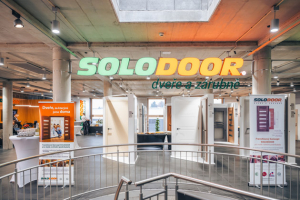 Prodejna SOLODOOR v Českých Budějovicích. Zdroj: SOLODOOR a.s.