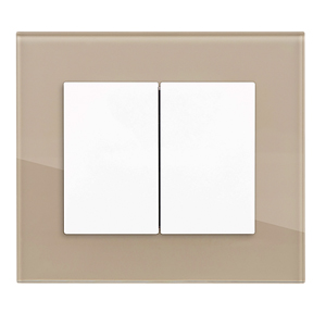 Lustrový vypínač z řady Decente, bílý zdroj a skleněný rámeček v barvě mocca, cena 586 Kč