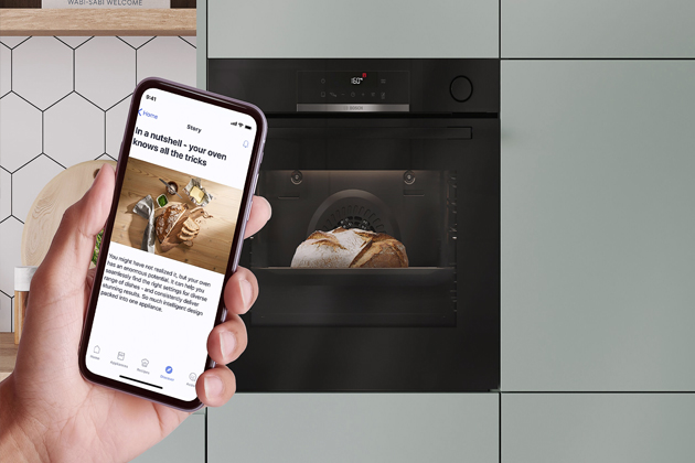 Trouba HRG532BB3 Serie 6, funkce Air Fry umožňuje smažení s minimem tuku, přidaná pára, cena 19 990 Kč