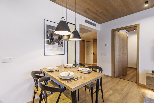 Horsk&yacute; styl dotv&aacute;řej&iacute; fototapety a&nbsp;r&aacute;mečky s&nbsp;fotografiemi zasněžen&yacute;ch stromů a&nbsp;vrcholků hor