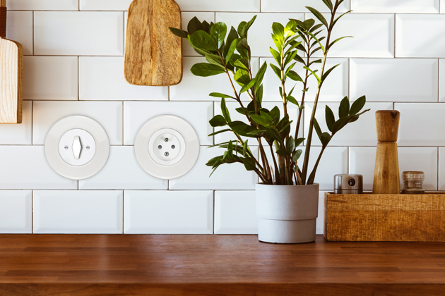 Vypínač a zásuvka RETRO keramický rámeček bílý, kryt bílý