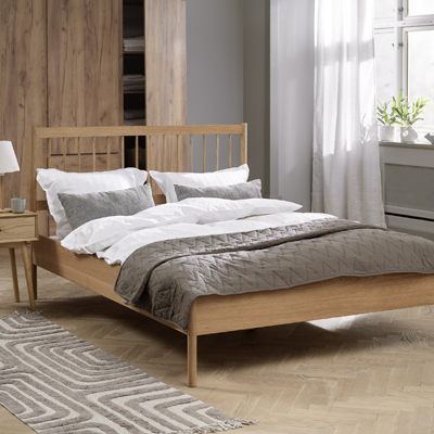 Dvoulůžkov&aacute; postel Peek  s&nbsp;ro&scaron;tem z&nbsp;masivn&iacute; borovice, 180 &times; 200&thinsp;cm, cena 22&nbsp;699&thinsp;Kč