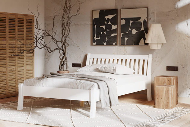 Bílá postel Tonja z masivní borovice, bez roštu, 180 × 200 cm, cena 15 899 Kč