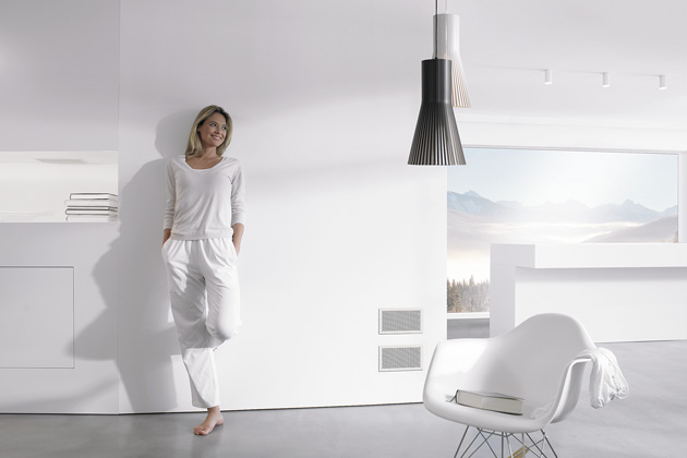 Designov&aacute; kryc&iacute; mř&iacute;žka Pisa&nbsp;&ndash; vy&uacute;stek rekuperačn&iacute;ho syst&eacute;mu v b&iacute;l&eacute; barvě, určen&yacute; k instalaci na stěnu, strop nebo podlahu