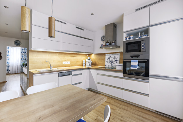 Zaklopen&iacute;m postele a&nbsp;vyklopen&iacute;m pracovn&iacute;ho pultu se ložnice v&nbsp;mžiku změn&iacute; na&nbsp;komfortn&iacute; pracovnu