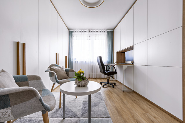 Zaklopen&iacute;m postele a&nbsp;vyklopen&iacute;m pracovn&iacute;ho pultu se ložnice v&nbsp;mžiku změn&iacute; na&nbsp;komfortn&iacute; pracovnu