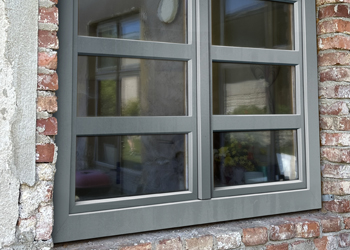 Star&aacute; dřevěn&aacute; okna: zachr&aacute;nit nebo vyměnit?