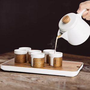 Čajov&yacute; set Japanese, keramika, bambus, objem konvičky 620 ml, objem &scaron;&aacute;lků 100 ml, cena 1 731 Kč