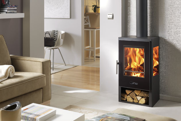 Krbov&aacute; kamna Condor 3V ECO  z&nbsp;odoln&eacute; oceli, s&nbsp;praktick&yacute;m &uacute;ložn&yacute;m prostorem pro topivo, energetick&aacute; &uacute;činnost 77&thinsp;%, cena 26&nbsp;990&thinsp;Kč