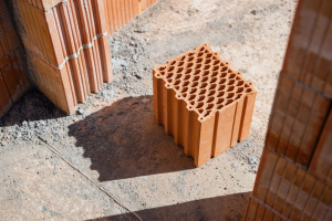 Porotherm rozšiřuje nabídku cihel pro robotické zdění 