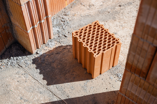 Porotherm rozšiřuje nabídku cihel pro robotické zdění 