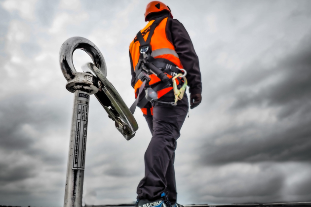 Při odkl&iacute;zen&iacute; sněhu z fotovoltaiky nezapomeňte na ji&scaron;těn&iacute;