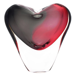 V&aacute;za 08, ručně tvarovan&aacute; z origin&aacute;ln&iacute;ho hutn&iacute;ho skla, různ&eacute; barevn&eacute; kombinace, dvě velikosti, cena od 1 720 Kč