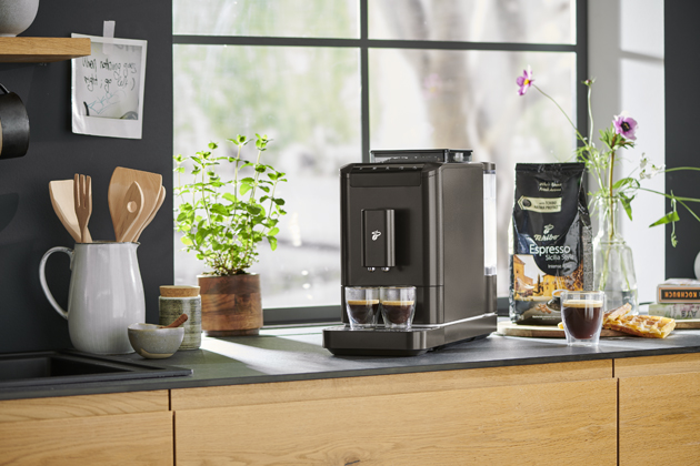 K&aacute;vovar Esperto2 Milk, tři stupně intenzity k&aacute;vy, nově vět&scaron;&iacute; z&aacute;sobn&iacute;k na&nbsp;vodu, cena 8&nbsp;499&thinsp;Kč