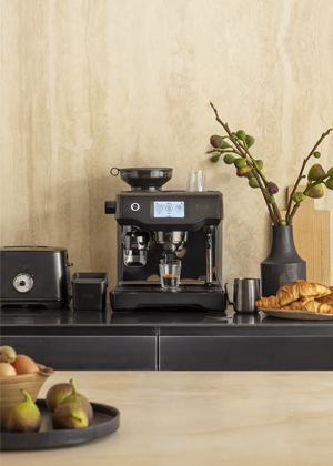 K&aacute;vovar Oracle Touch, kombinace automatu a&nbsp;p&aacute;kov&eacute; verze, řada nadstandardn&iacute;ch funkc&iacute;, cena 69&nbsp;999&thinsp;Kč