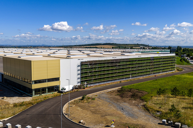 Jedna z největ&scaron;&iacute;ch vertik&aacute;ln&iacute;ch zahrad v Evropě