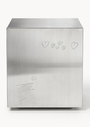 Kovov&yacute; odkl&aacute;dac&iacute; stolek Basse, 20 899 Kč