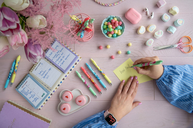 Nechte sv&eacute; n&aacute;pady plynout. Edice Pilot G-2 Flow přin&aacute;&scaron;&iacute; barvy a energii na v&aacute;&scaron; pracovn&iacute; stůl