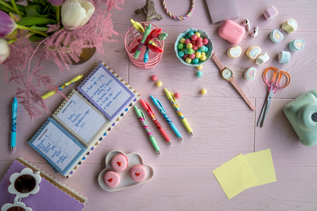 Nechte své nápady plynout. Edice Pilot G-2 Flow přináší barvy a energii na váš pracovní stůl