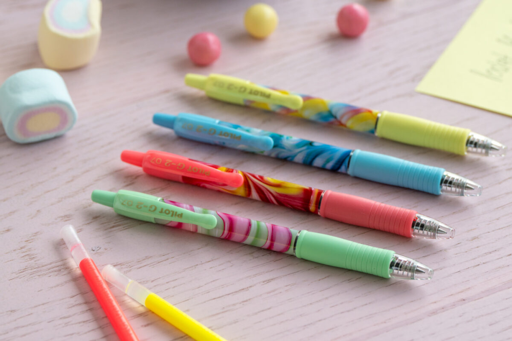 Nechte sv&eacute; n&aacute;pady plynout. Edice Pilot G-2 Flow přin&aacute;&scaron;&iacute; barvy a energii na v&aacute;&scaron; pracovn&iacute; stůl