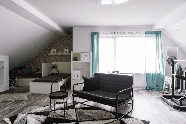 Dětsk&yacute; pokoj v&nbsp;podkrov&iacute; je zař&iacute;zen přev&aacute;žně n&aacute;bytkem z&nbsp;IKEA