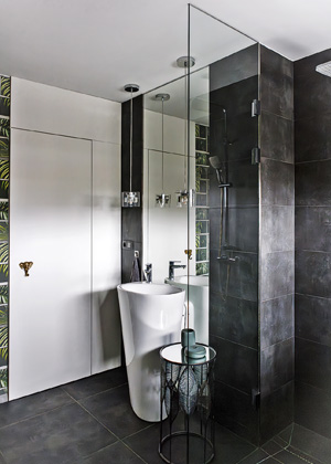 Vstupn&iacute; chodba se z&nbsp;praktick&yacute;ch důvodů změnila a&nbsp;vznikly tam i&nbsp;&uacute;ložn&eacute; prostory v&nbsp;podobě vestavěn&eacute; skř&iacute;ně