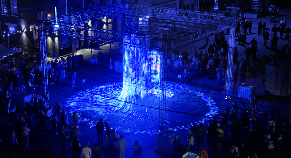 Plzeň v symbi&oacute;ze světla a tmy: Blik Blik letos poprv&eacute; rozz&aacute;ř&iacute; město po tři noci 