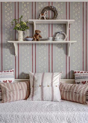 Okouzluj&iacute;c&iacute; prostor v&nbsp;tradičn&iacute;m venkovsk&eacute;m stylu nab&iacute;z&iacute; z&aacute;zem&iacute; pro mal&eacute; i&nbsp;velk&eacute; n&aacute;v&scaron;těvn&iacute;ky. Nadto tak&eacute; poskytuje skvělou z&aacute;kladnu pro pobyt venku na&nbsp;společn&eacute;m dvorku