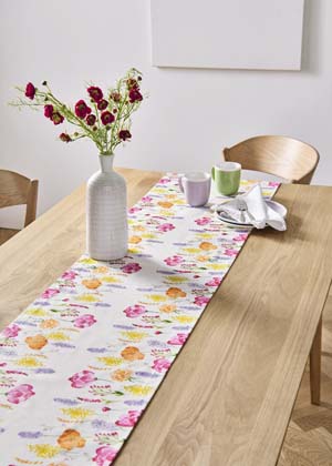 Běhoun na stůl s jarn&iacute;m motivem, 100% bavlna, 40 &times; 180 cm, cena 299 Kč