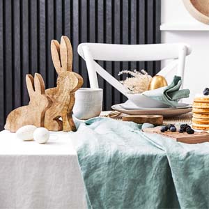 Kr&aacute;l&iacute;ček z kolekce Easter, mangov&eacute; dřevo, v&yacute;&scaron;ka 18 cm, cena 149 Kč